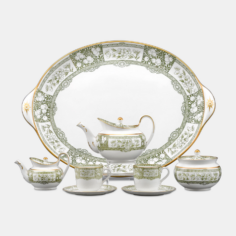 This 85-piece porcelain service was crafted by the renowned Derby and Duesbury