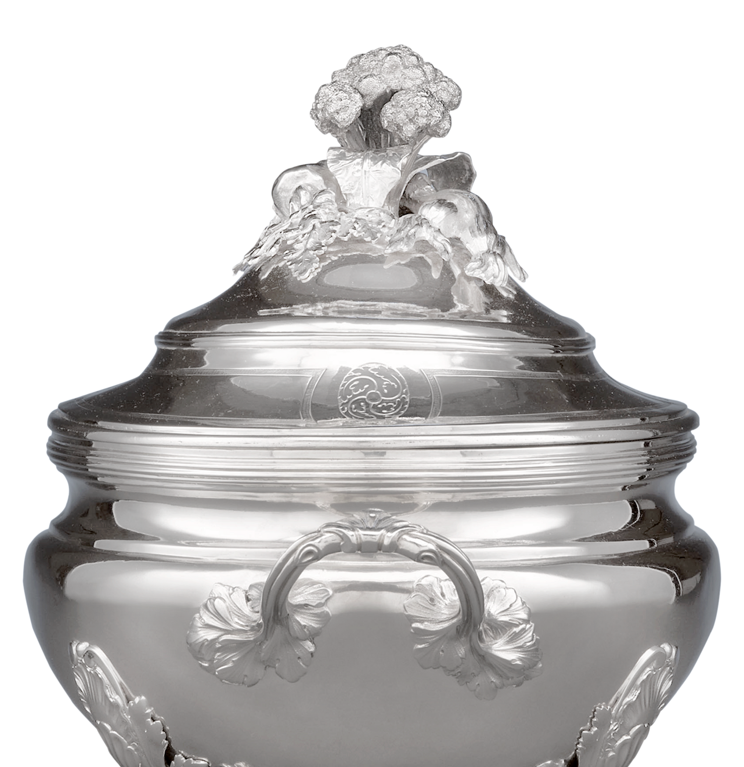 Foliate detailing at the handles and legs completes this superior design