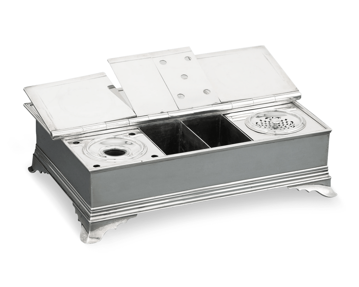 This inkwell provides everything needed to draft important correspondence
