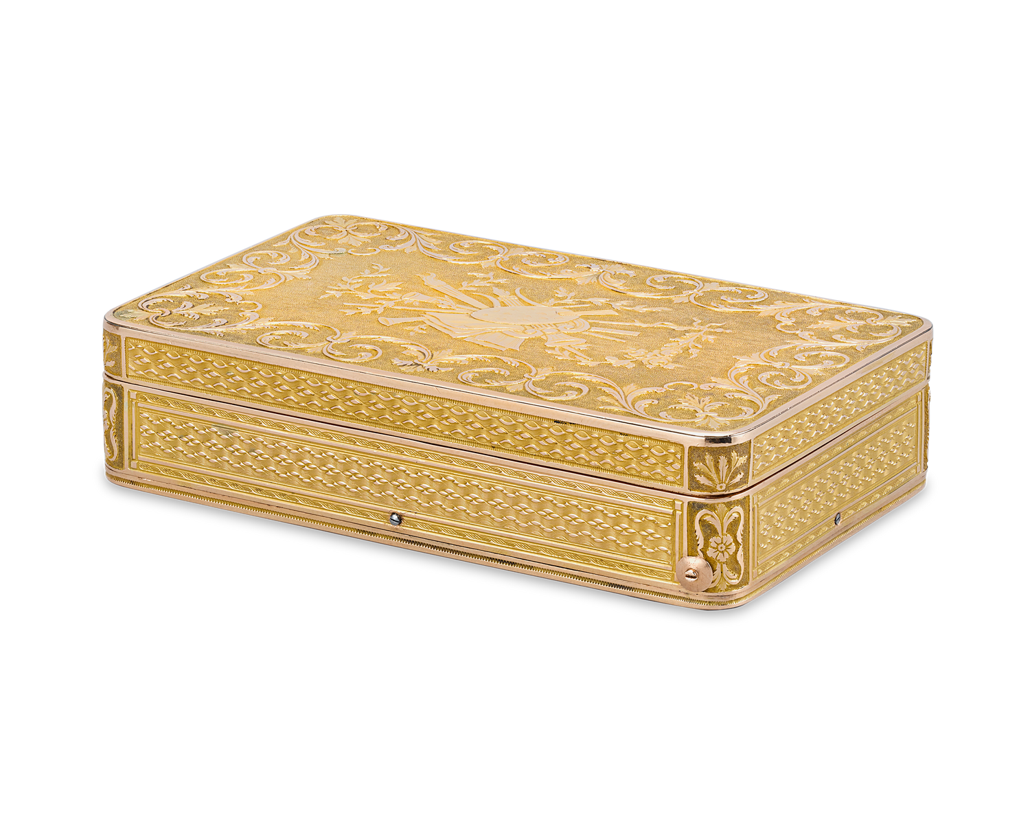 Embossed with a delightful braided gold design, the two-compartment box features an oval agate key