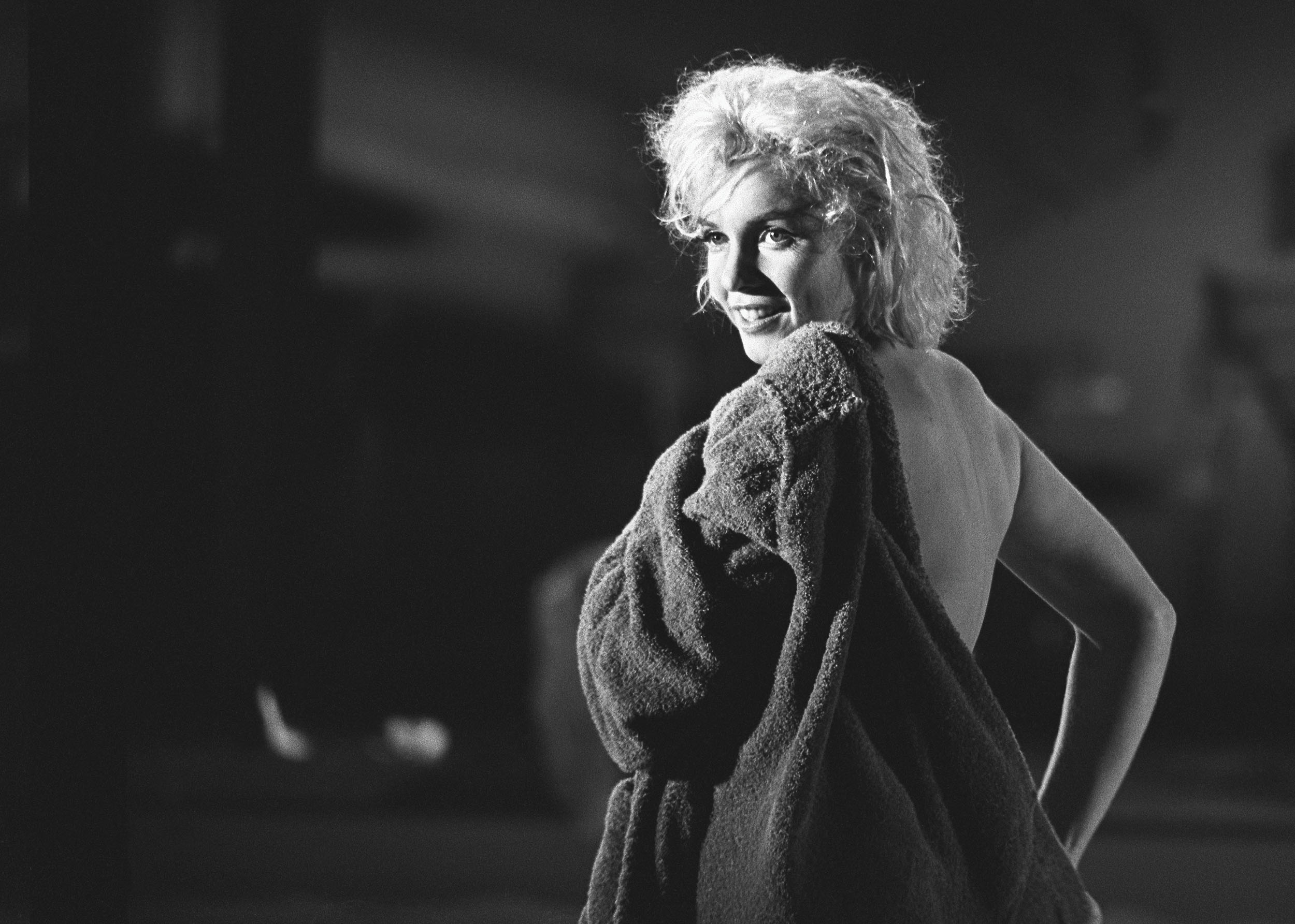 Marilyn Monroe Photograph Putting on a Robe by Lawrence Schiller, 22/75