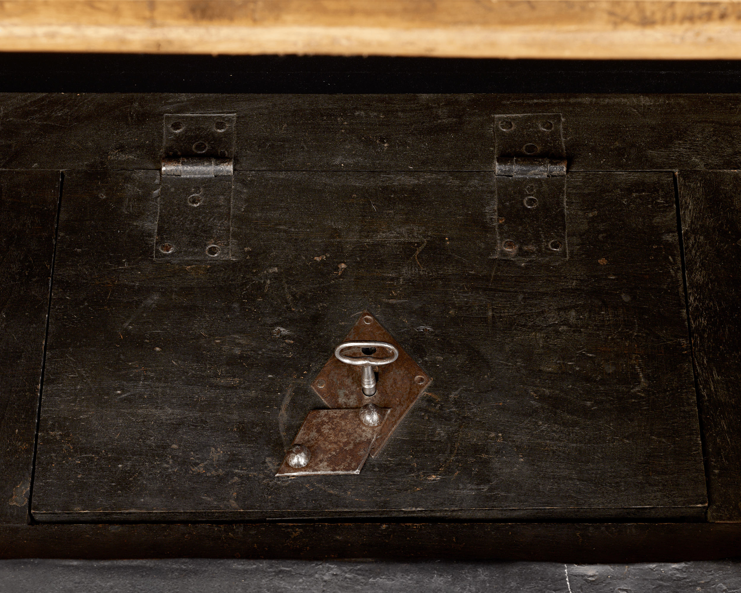 Italian Hobnail Safe